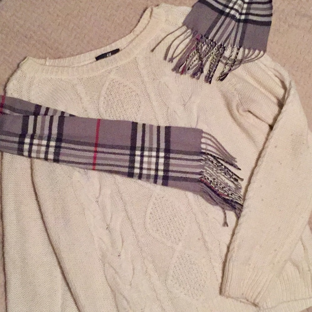Comfy cream colored H&M sweater